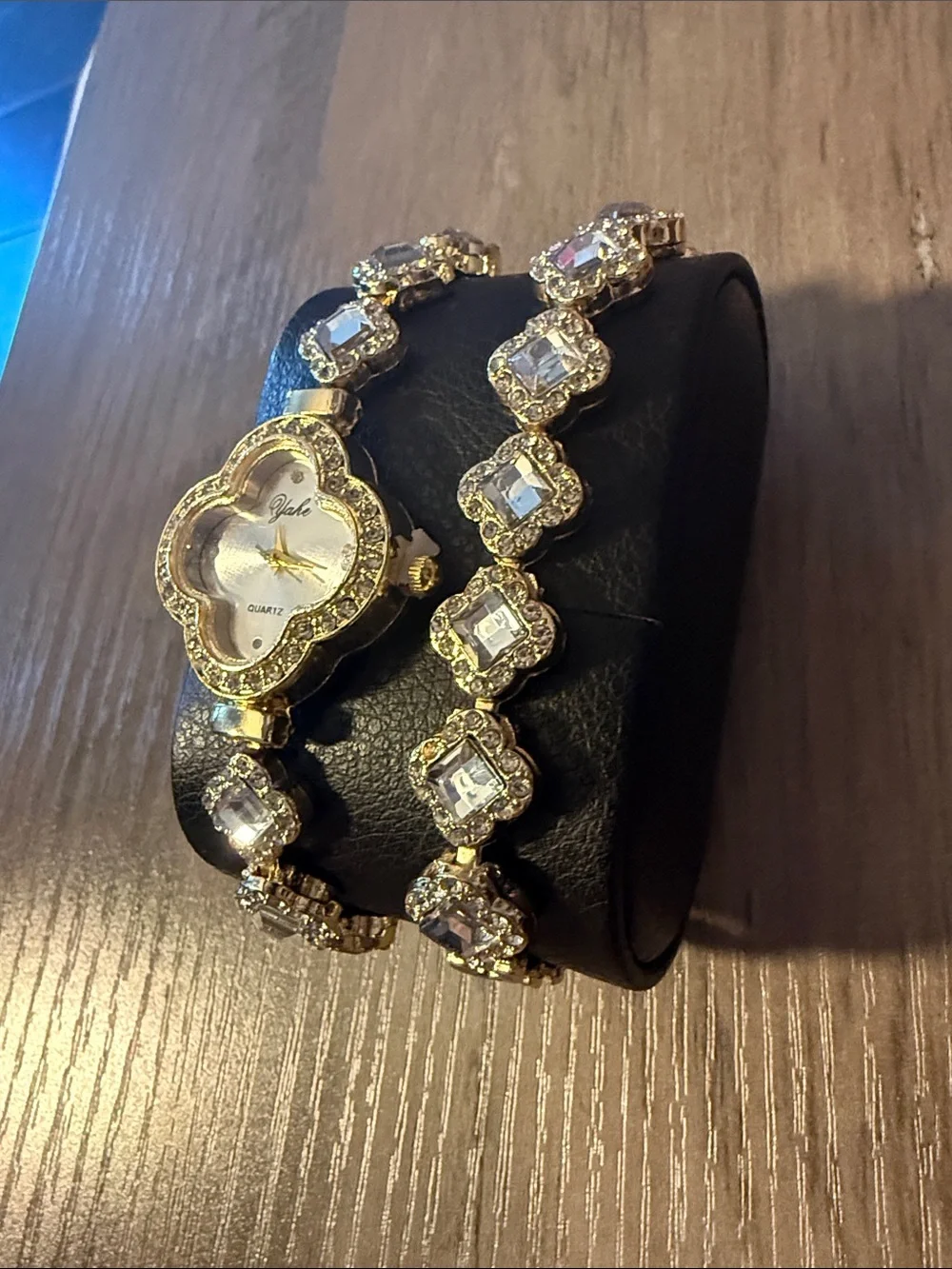 N/A elegant gold